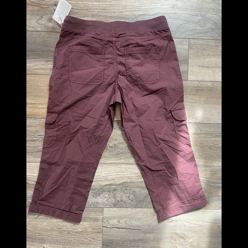 Size small Kismet crops